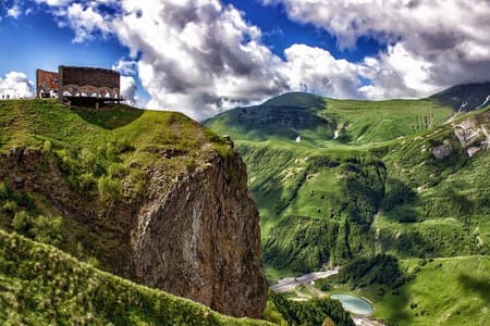 Excursion d'une journée à Kazbegi, Gudauri et Ananuri au départ de Tbilissi