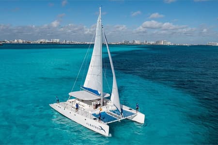 Catamarán Cancún a Isla mujeres Almuerzo OpenBar y Snorkel