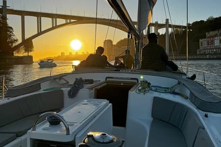 Porto: Boat Tour by the Douro River with Wine and Tapas included