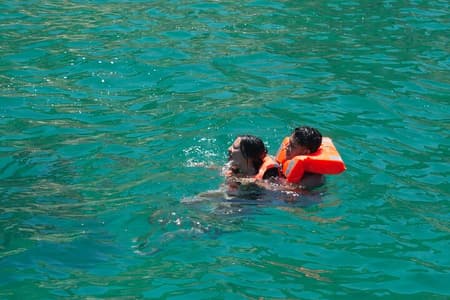 Paseo de Snorkel en Bote Tour con Guia, Bebidas y Fruta