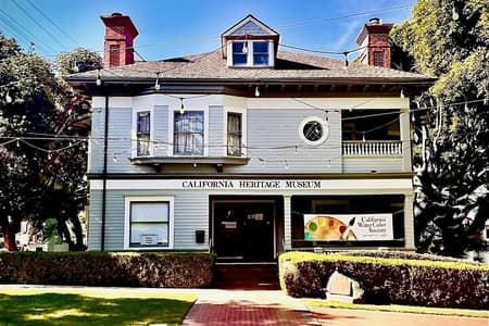 Santa Monica Superhero Exploration Game and Tour