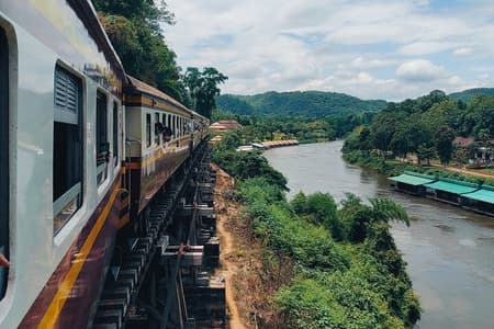 Kanchanaburi tour: Erawan Waterval en Dood Spoorweg