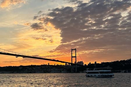 Sunset Cruise with Stop along Asia: Discover Istanbul's Bosphorus