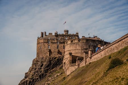 Entradas y tour por el castillo de Edimburgo - Guía experto local en un horno