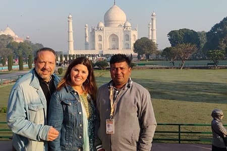 Agra: Taj Mahal with Mausoleum Skip the Line tickets & guide