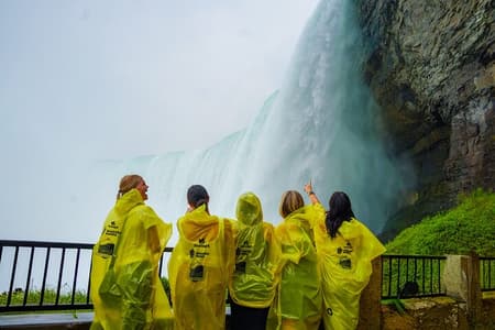 Toronto to Niagara Falls Early Bird Small Group Tour w/Boat Ride