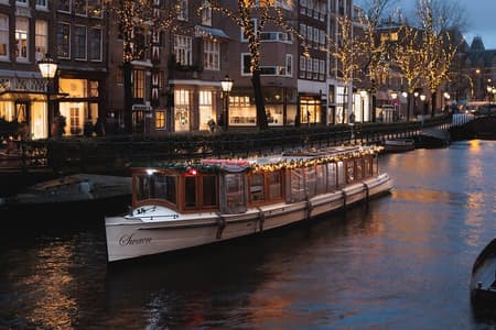 Amsterdam Canal Cruise with Live Guide and Onboard Bar