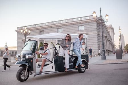Madrid Welcome Tour with Local Guide in Eco Tuk Tuk Private