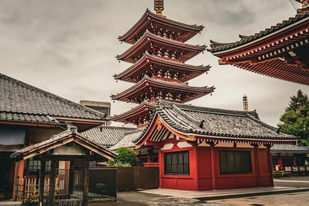 Visita guiada al Palacio Imperial de Tokio, el Templo de Asakusa y la Torre de Tokio
