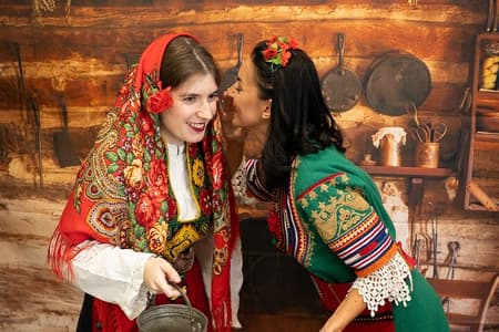 Hazte una foto con los trajes tradicionales búlgaros