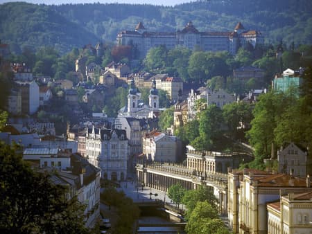 Descubra Karlovy Vary com Almoço