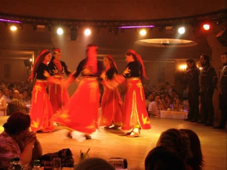 Noite Turca e espetáculo de dança do ventre