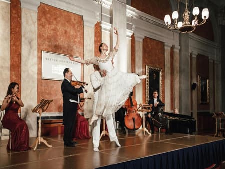 Vienna Residence Orchestra - Mozart Strauss Classical Concerts