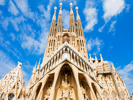 Sagrada Familia Guided Tour with Access to Passion Tower