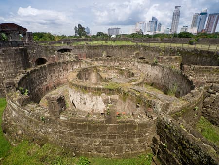 Esplora la Vecchia Manila