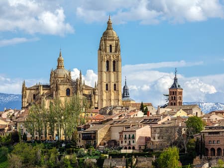 Explora Toledo y Segovia - Tour de día completo