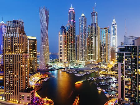 Paseo en dhow por la Marina de Dubái con cena
