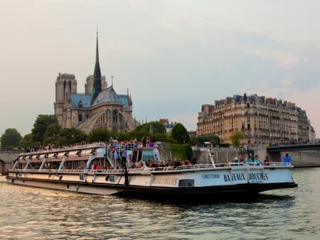 Bateaux Mouches - Sightseeing Cruises Across the Capital