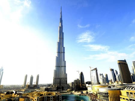 Entrada al Burj Khalifa y fuentes musicales