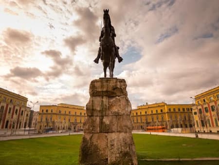 Abendlicher Spaziergang in Tirana 