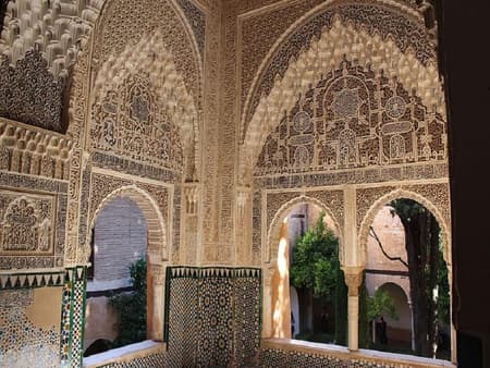 Alhambra in Full: Nasrid Palaces, Generalife and Palace of Charles V