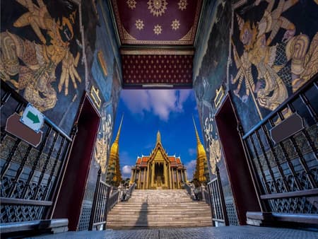 Bangkok Night Tour: Wat Arun, Wat Pho and the Grand Palace – with Transfers