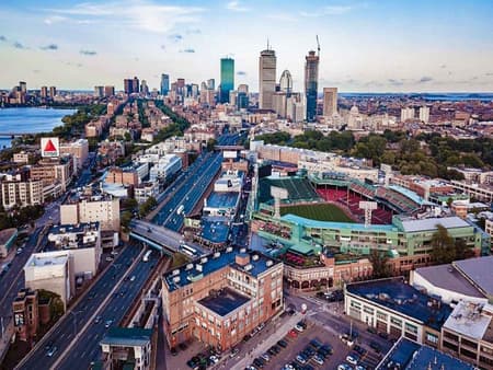 Centro de Boston: Los Primeros de América - Juego de Exploración Urbana