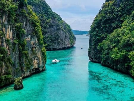 Phi Phi Islands, Pileh Lagoon, Maya Bay and Bamboo Island – Love Andaman Speedboat Tour