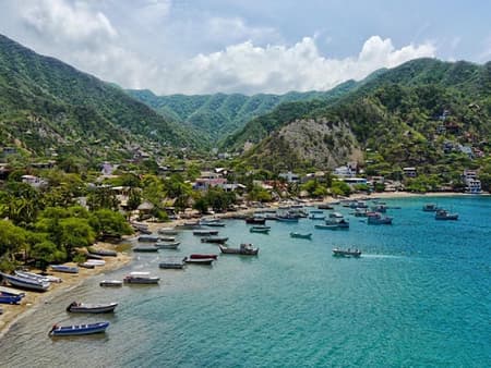 Dia entero en Aldea Taganga y Playa Grande