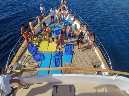 Морская прогулка на лодке с прозрачным дном по Красному морю