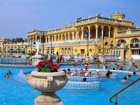 Entrada al Balneario Széchenyi