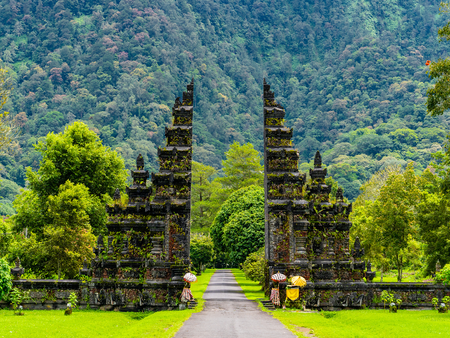Bedugul and Tenah Lot - Full-Day Private Tour