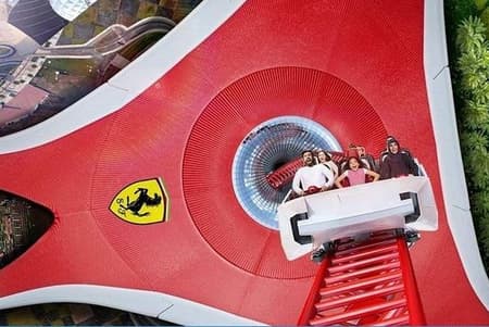 Excursión de un día a Ferrari World desde Dubái