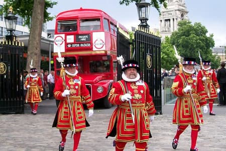Tower of London and Afternoon Tea at Westminster Abbey by Vintage Bus