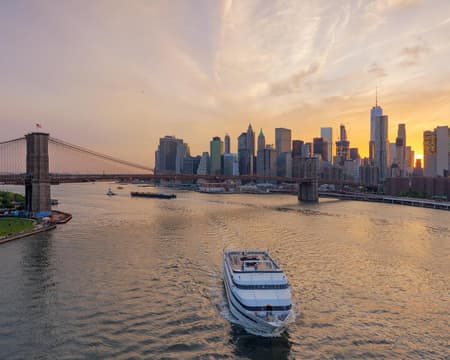 Cruzeiro no Rio Hudson