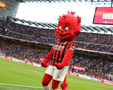 EXCLUSIVE WARM UP MATCH EXPERIENCE (AC MILAN - COMO)