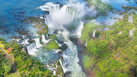 Excursão às Cataratas do Iguaçu Lado Brasileiro com Pick-up e Parque das Aves Opcional