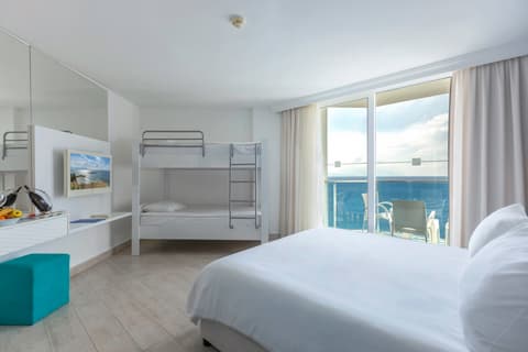 Le Bleu Hotel & Resort, 