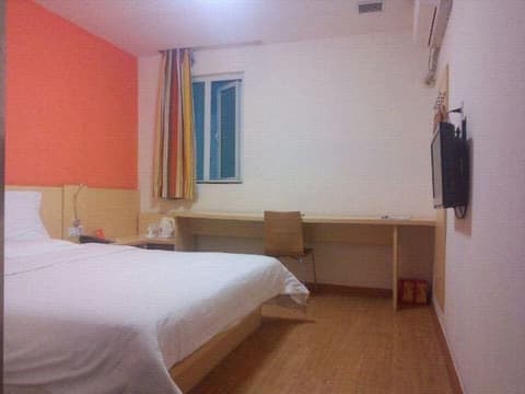 7 Days Inn Shanghai South Xizang Road Subway Stati