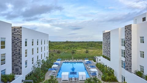 City Express Suites by Marriott Cancun Aeropuerto Riviera