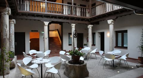 Evenia Alcala Boutique