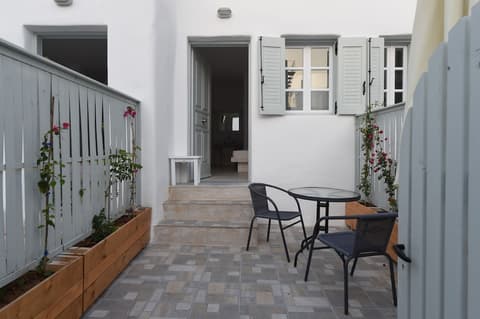 Porto Naoussa Adults Only, 