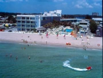 Days Hotel by Wyndham  Thunderbird Beach Resort