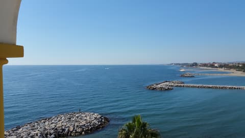 Park Plaza Suites