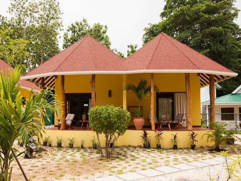 Les Lauriers Eco Hotel & Restaurant