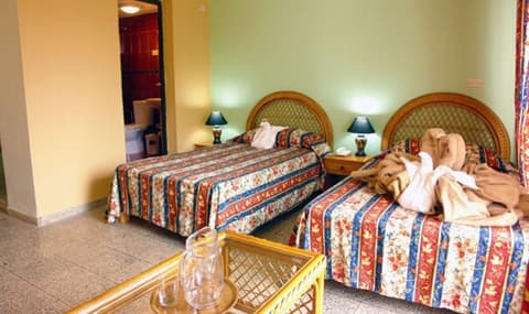 HOTEL LOS HELECHOS