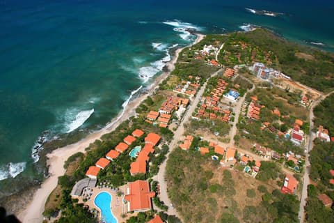Diversión bajo el sol en la playa de Tamarindo, escapada corta