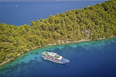 Crucero por lo más destacado de Dalmacia en la región de Split y Dubrovnik (Categoría de Barco Deluxe)