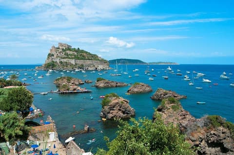 Islas, costa y sabores de Campania: 8 días en Capri, Ischia y Nápoles, tour privado