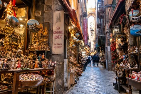 Naples Winter Escape: Street Food, History & San Gregorio Armeno, Private Tour